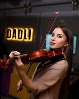 Скрипачка / Скрипка / Живая музыка
