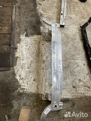 Передний усилитель бампера audi Q7 2