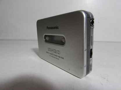 Кассетный плеер панасоник. Панасоник xbs плеер. Кассетные плееры 90-х panasonic. Panasonic rq-cr15v. Аудиоплеер панасоник кассетный.