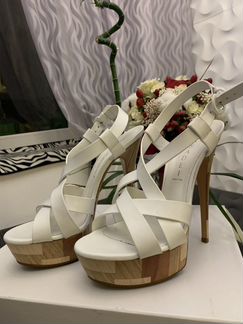 Продаю оригинальные босоножки Casadei