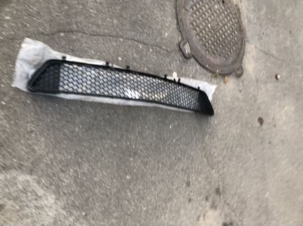 Решетка в бампер Mercedes E212 AMG до рест