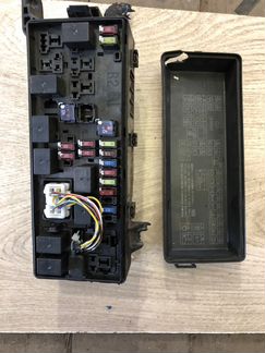 Блок предохранителей Mitsubishi L200 06)