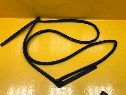 Уплотнение двери заднее левое Nissan Murano Z52