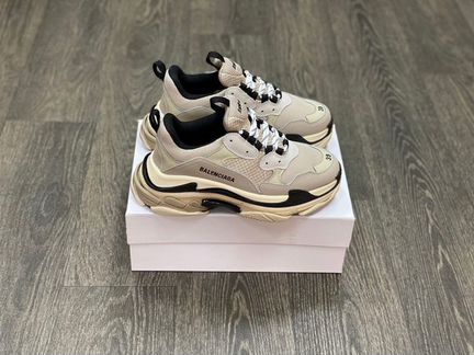Кроссовки Balenciaga Triple S бежевые