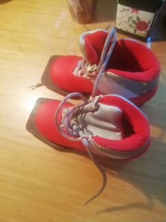 Продам лыжные ботинки р.30 для девочки