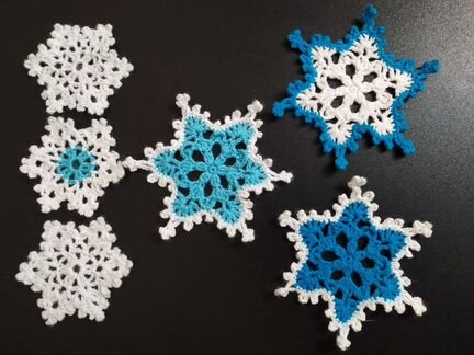 Снежинки комплект вязаные