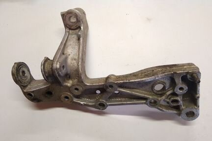 Ухо подрамника (консоль) LH Skoda Volkswagen