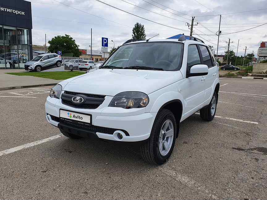 Нива шевроле бу ставропольский край. Chevrolet Niva белая. Цвет Айсберг 204. Цвет Айсберг 204 фото