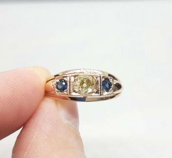 Кольцо золотое 583 с бриллиантом 0,5 карат и сапфи