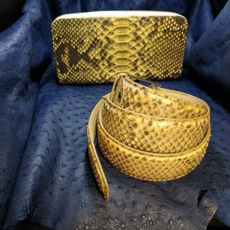 Ремень мужской из кожи питона бежевый