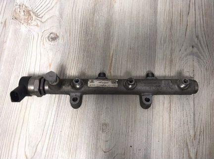 Клапан регулировки давления с рампой правый Vw