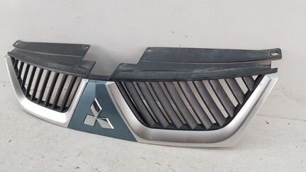Решетка радиатора Mitsubishi Outlander XL