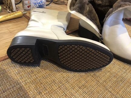 Зимние женские сапоги 38