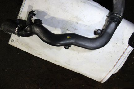 Патрубок Volkswagen Golf