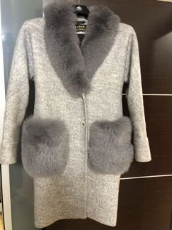 Пальто зимние с песцовым мехом с поясом