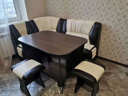 Кухонный уголок стол угловой диван 2 табурета