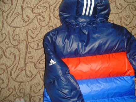 Яркий разноцветный пуховик Adidas
