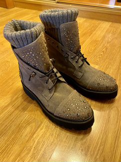 Женские замшевые ботинки