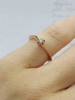 Золотое кольцо с бриллиантом 0,08 ct