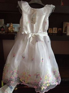 Нарядное белое платье