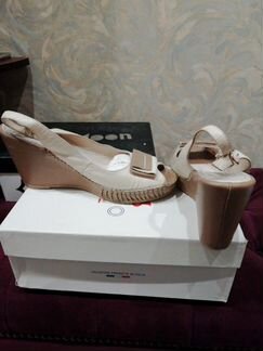 Босоножки кожаные