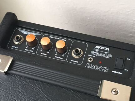 Маленький гитарный комбик Ashdown Tourbus 10