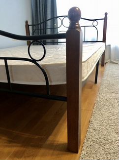 Кровать двухспальная с матрасом 160х200