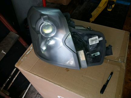Фара правая Кадиллак CTS 1 ксенон