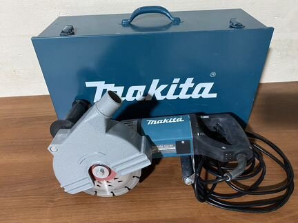 Штроборез Makita SG 180 вместе с дисками Hilti SPX