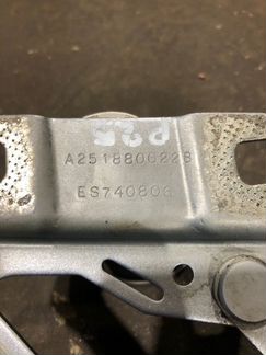 Петля капота правая Mercedes-Benz Ml-Class W164