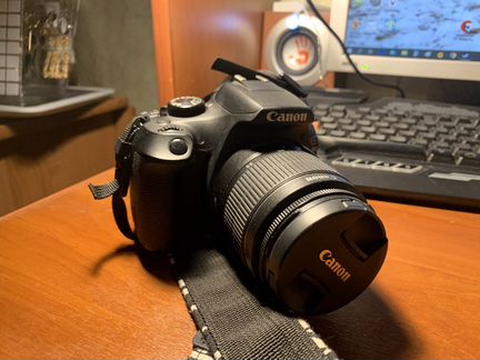 Зеркальный фотоаппарат Canon EOS 1300D