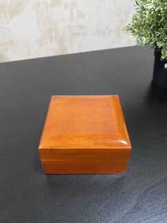 Подарочная коробка