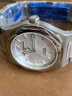 Часы girard perregaux laureato heritage automatic