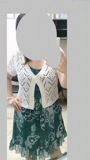 Очаровательное платье изумрудного цвета