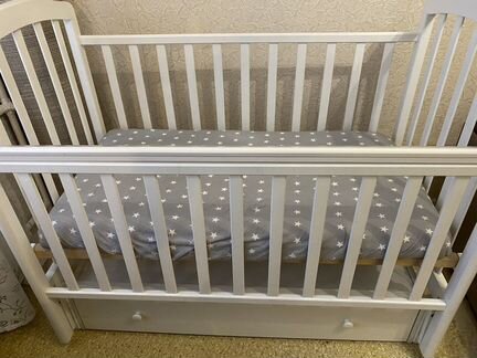 Детская кровать с маятником