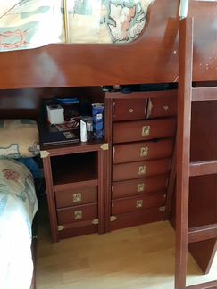 Кровать-чердак, сундук и комод