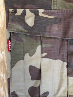 Камуфляжные брюки карго levis