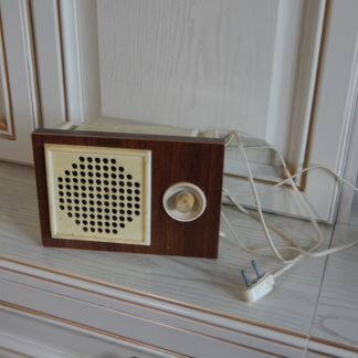 Радиоприемник времен СССР