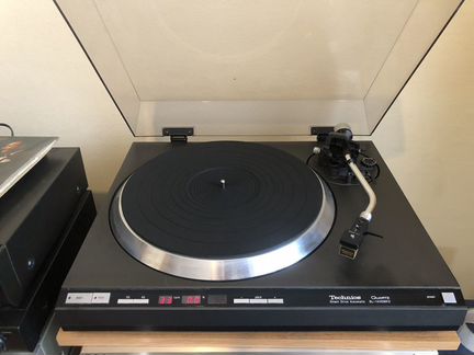 Проигрыватель винила Technics SL-1400 Mk2