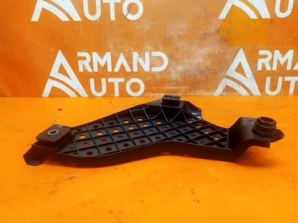 Кронштейн фары правый Audi Q3 1 8U 2011-2018