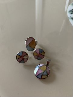 Набор украшений. Серьги, кулон, кольцо