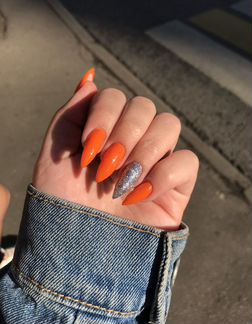 Модель на маникюр