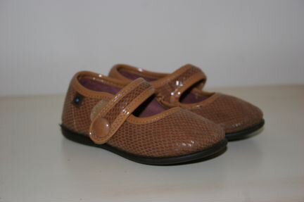 Туфельки для девочки Conguitos (размер 21) Б/У