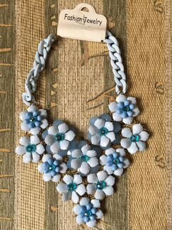 Ожерелье на шею голубое