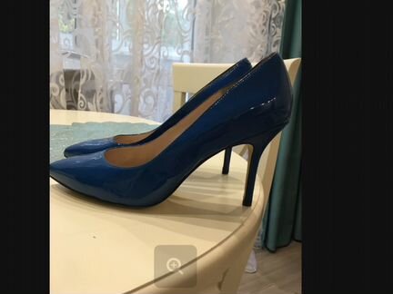 Лаковые синие туфли