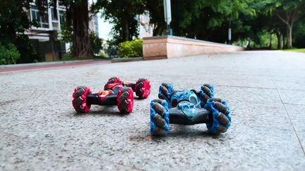 Машинка перевертыш управляемая жестами