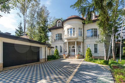 Коттедж 880 м² на участке 20 сот.