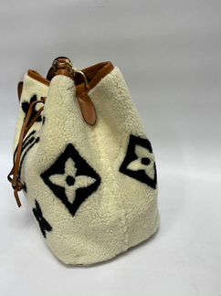 Новая сумка Louis Vuitton Neonoe меховая белая