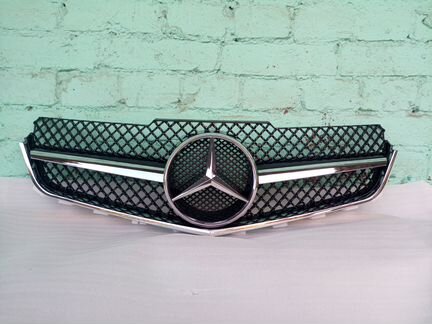 Решетка радиатора Мерседес W 207 2009