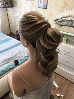 Стилист (Прически и макияж)